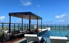 Flat a 50 metros da praia + piscina e área gourmet